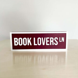 BOOK LOVERS BOOKSHELF SIGN MAROON